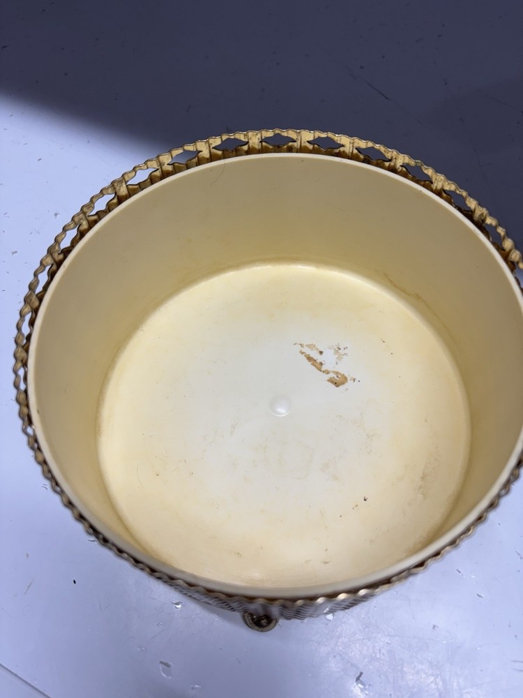 VNTG Gold Tone Metal Dusting Powder Holder With Plastic Insert