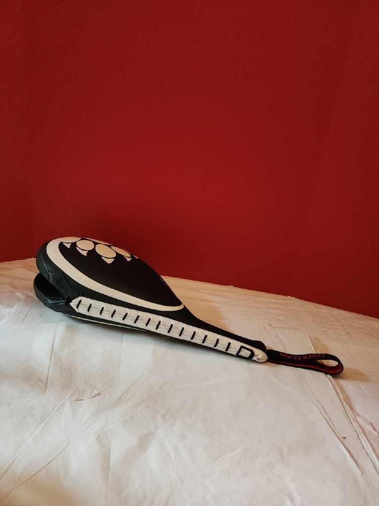 TIGER CLAW STRIKE PAD Clapper Target Karate MMA Training Kick Boxing EUC