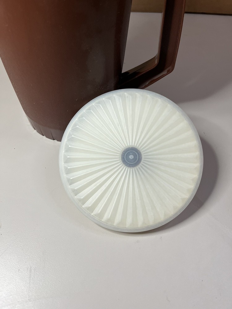 Vintage Tupperware Pitcher 800-6 Harvest Brown 2 Quart With Push Button Lid EUC