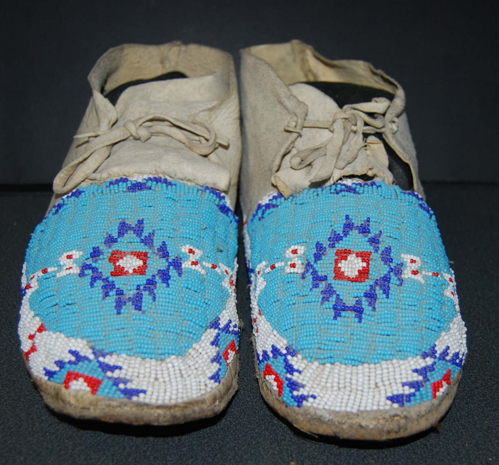 Native American Sioux Indian 1900, Sinew sewn, Beaded adult Moccasins