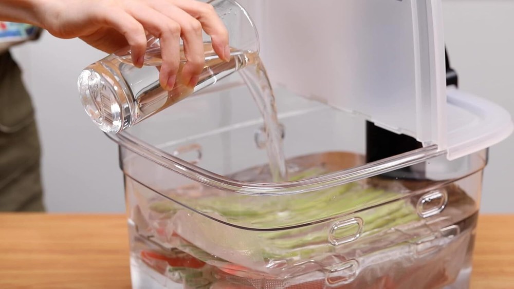 Versatile 12-Quart Sous Vide Container with Built-in Rack and Collapsible Hin...
