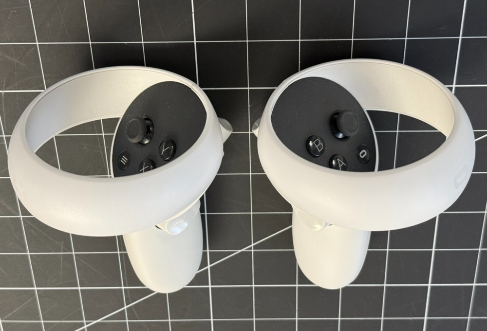 Genuine OEM Oculus Quest 2 Left + Right Controllers Excellent Working Condition