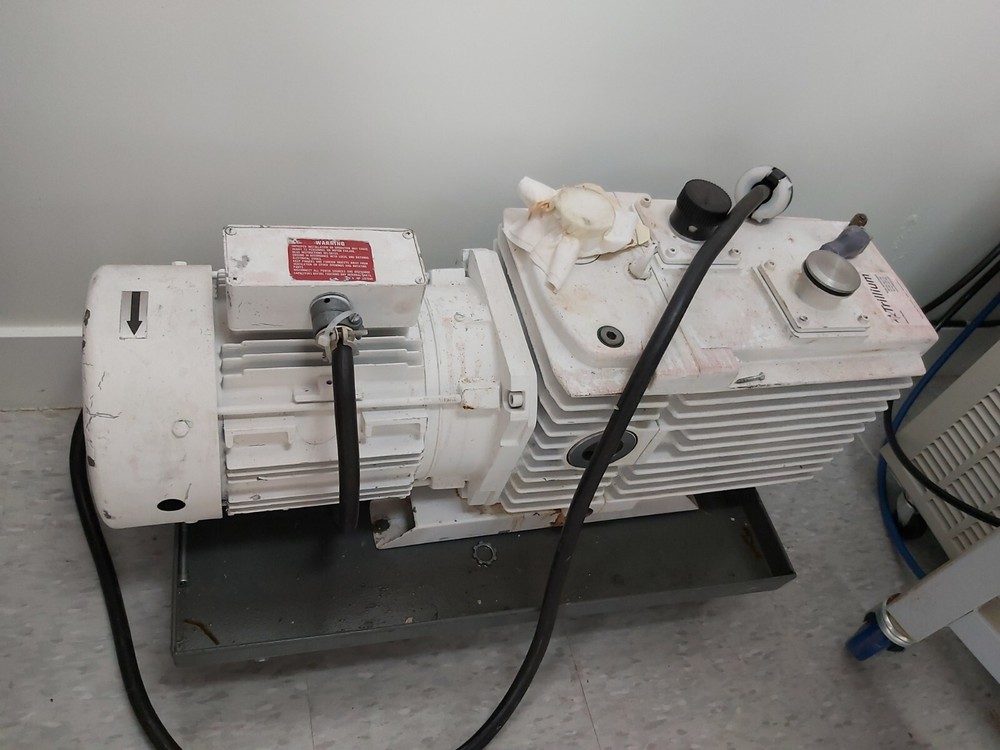 Leybold Vacuum Pump D60A