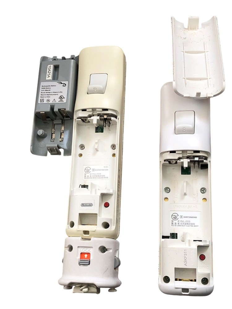 Black Nintendo Wii Console Bundle with Memory Card, Game Disc & 2 Controller