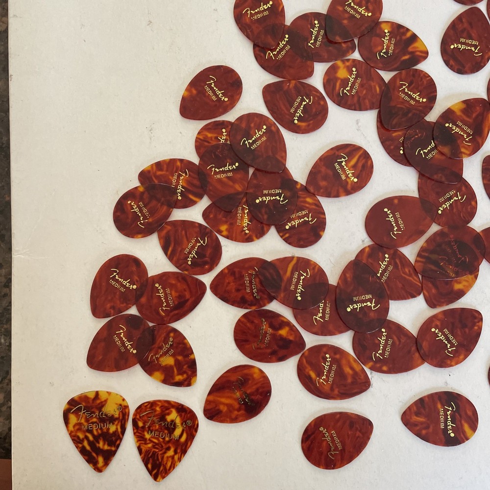 Fender 451 Classic Celluloid Guitar Picks, SHELL - MEDIUM, 55 Pieces Mostly Med