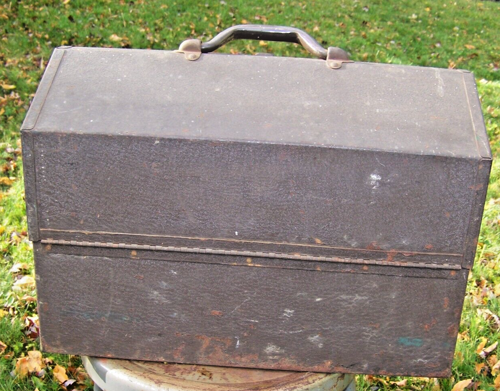 Kennedy Toolbox 1018 Cantilever Toolbox with Lock & Keys