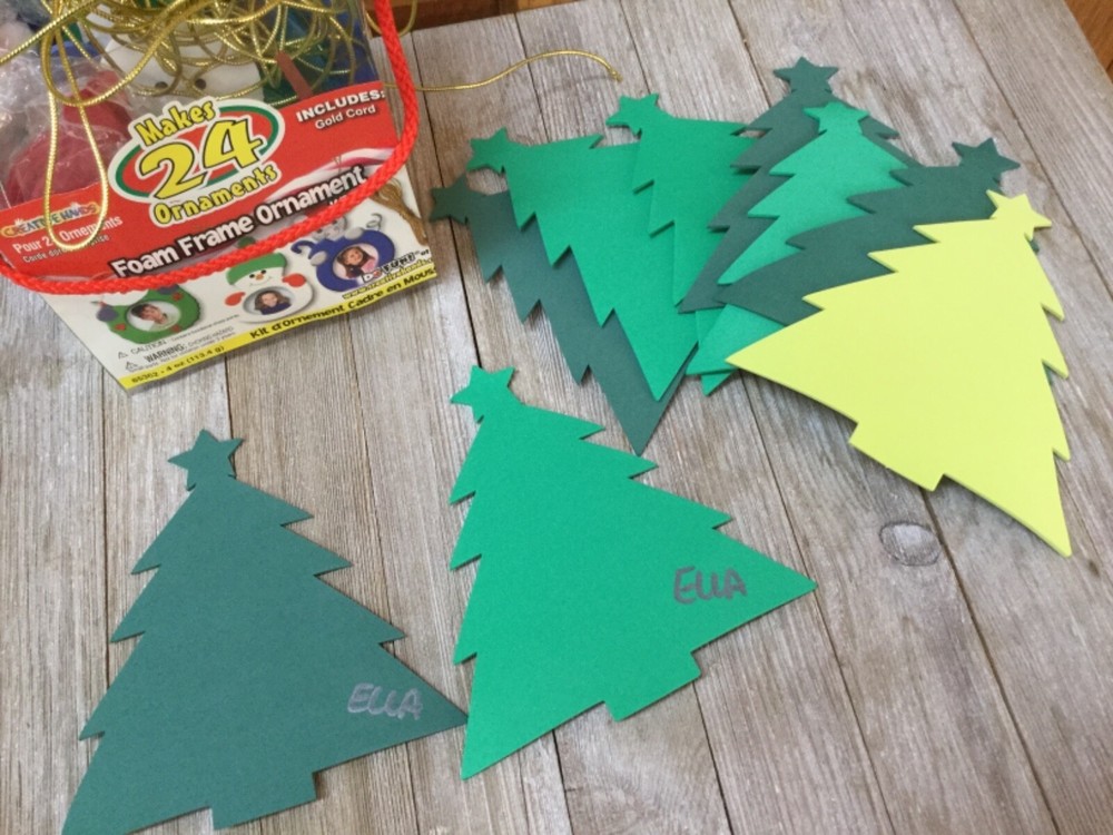 Creative Hands Foam Holiday Frames Kit Makes 24 Ornaments