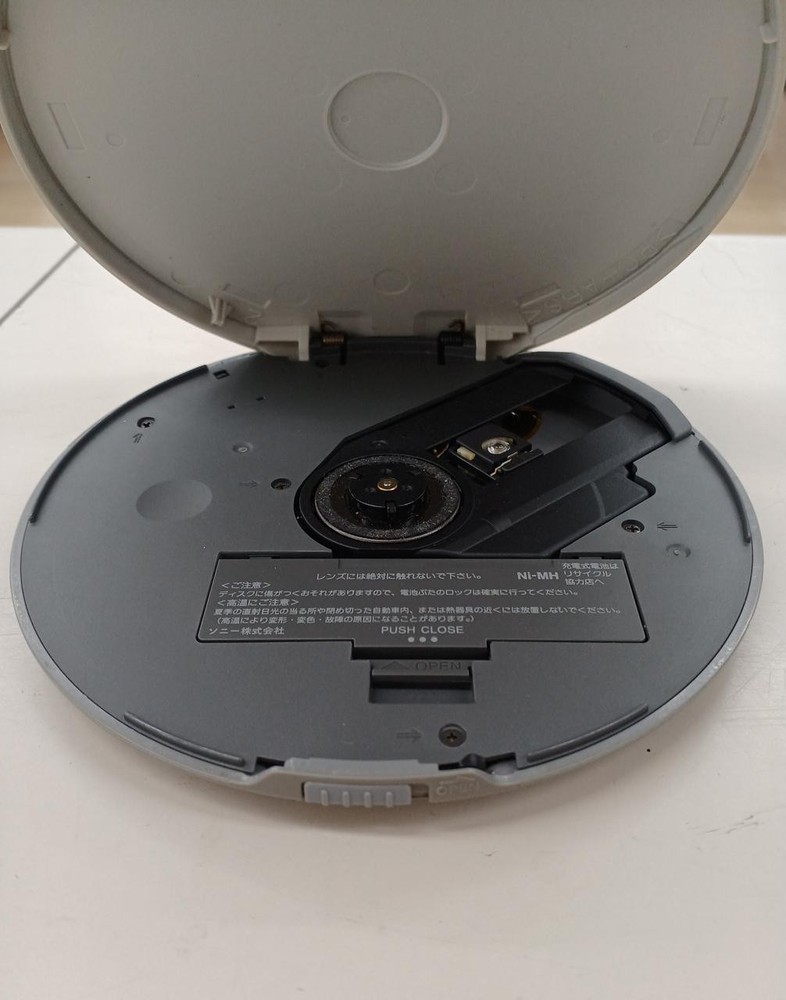 CD WALKMAN Model D NE730 SONY