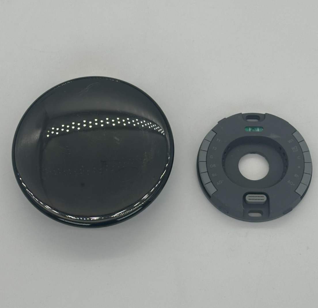 Google Nest Learning Thermostat 4th Gen–Used–Mirror Scratches–Wall Base