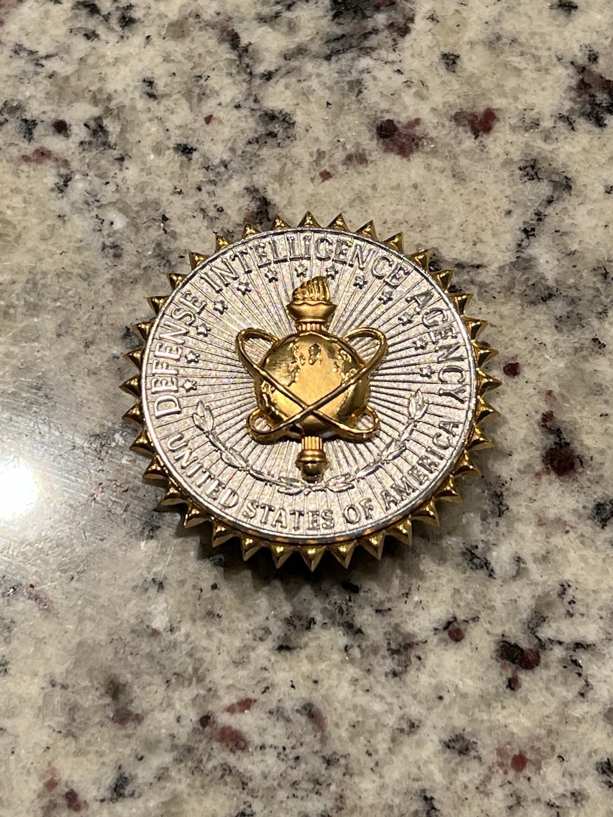 ARMY IDENTIFICATION DRESS BADGE:UNITED STATES DEFENSE INTELLIGENCE AGENCY