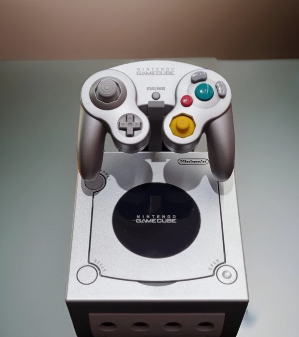 Nintendo GameCube Console and Controller Display Stand Mount Holder