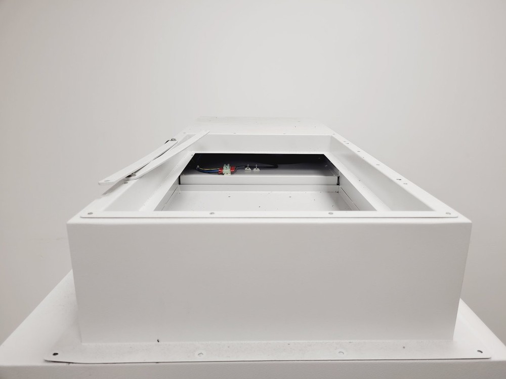 Labcaire Model SC12R Recirculating Class II Safety Cabinet Lab