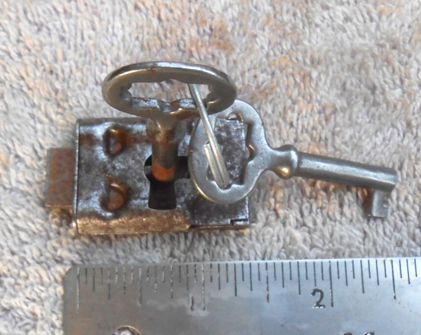 Vtg Lock With 2 same keys