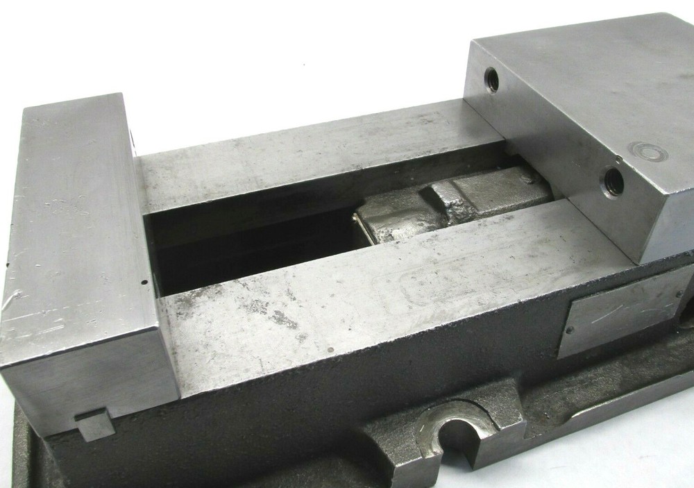 KURT ANGLOCK 6" MILLING MACHINE VISE - #D60