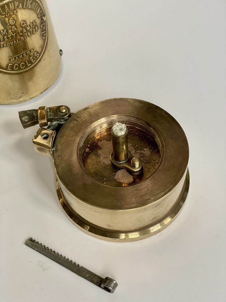 🌟 Eccles Protector Type 6 Miners Lamp – 1976 - Ready to Use