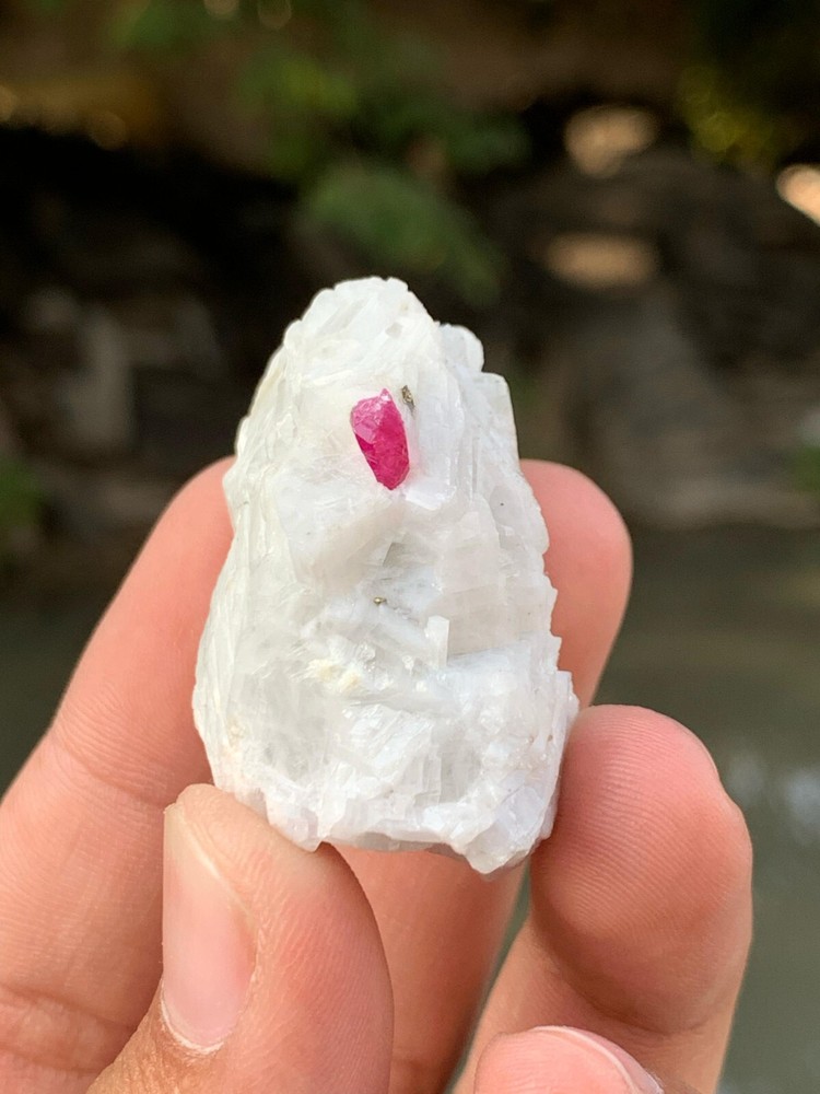 35 gram very beautiful sample of Ruby cute sample