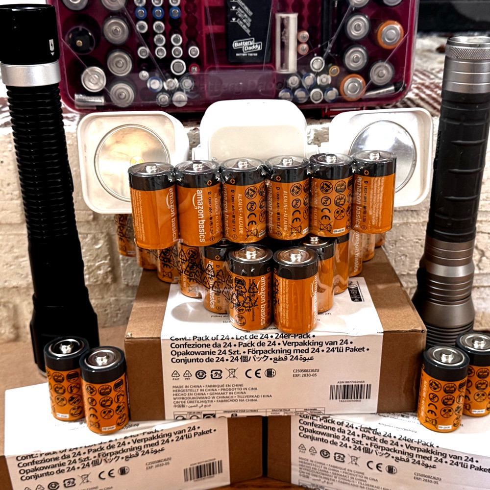 4 D Batteries Amazon Basics - High Capacity Expiration 7/2030