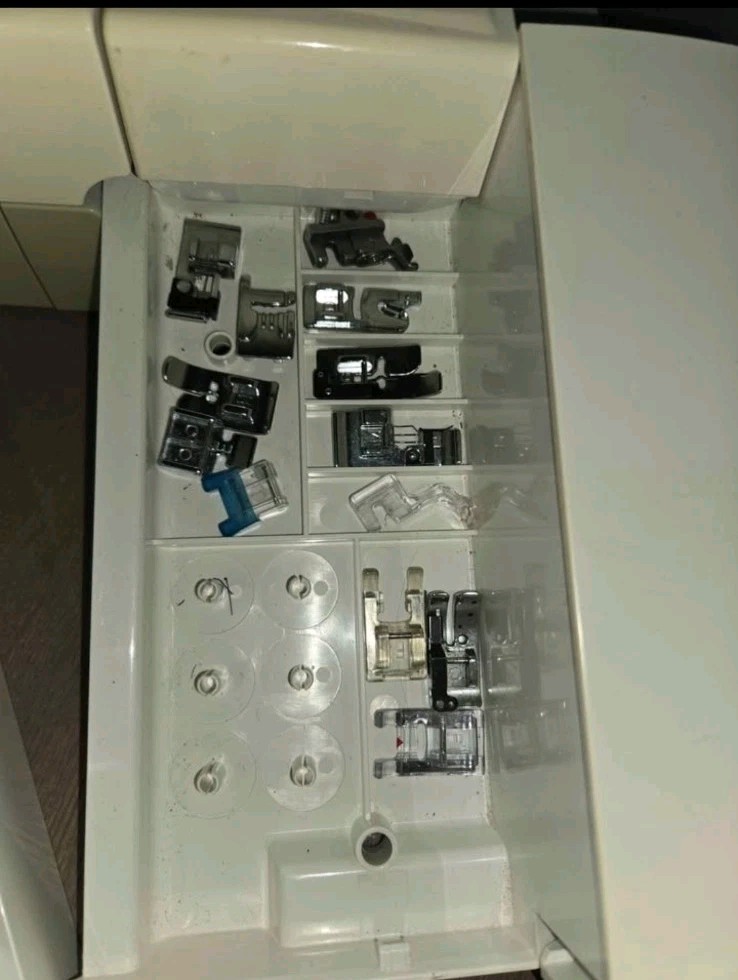 Janome Memory Craft MC 11000 Computerized Sewing Embroidery Machine & EXTRAS!