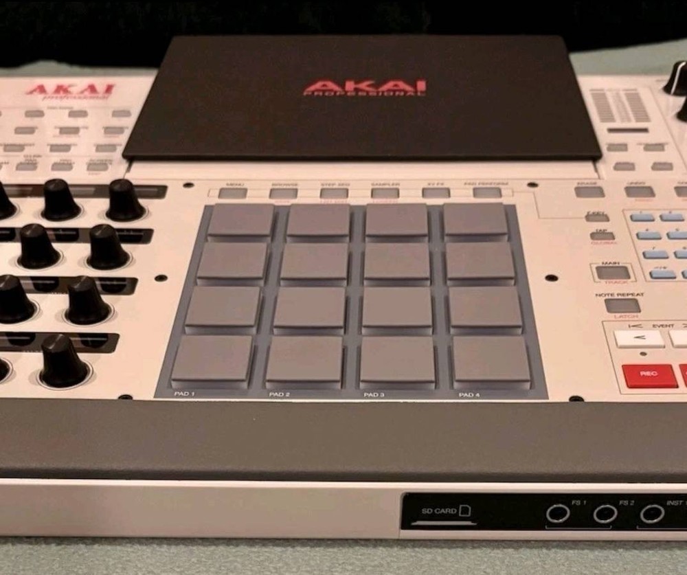 Akai MPC X-SE Professional Sampling Workstation