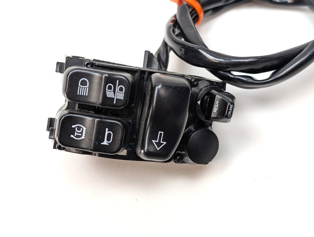 2021-2025 Harley-Davidson Road King Left Switch Pack Handlebar Control 71500568