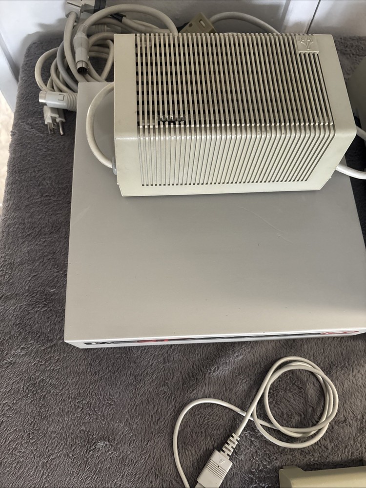 Vintage Atari computer PS3000 Mega ST4 W/fast ICD Mouse Keyboard Power Pack Read