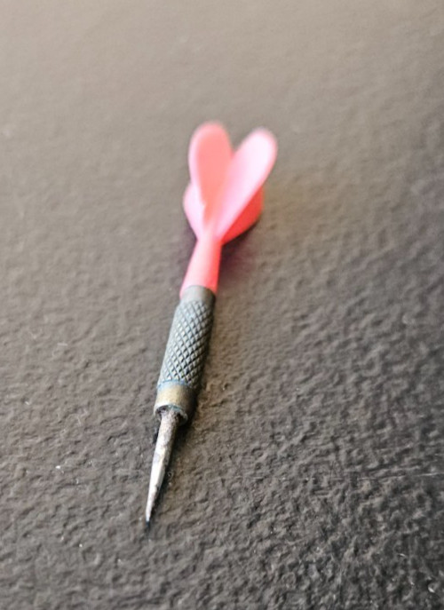MINI DART. RED PLASTIC FIN. METAL TIP. 2 INCH