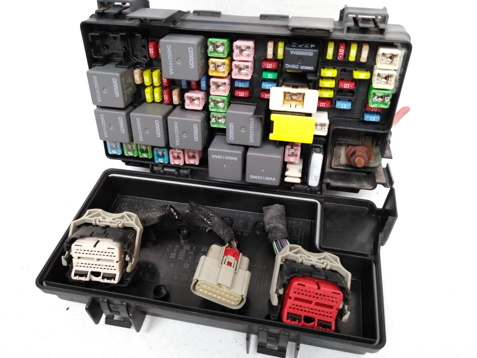 04692305AE Dodge 2010 Grand Caravan Fuse Box Engine Bay Under Hood OEM TIPM G70