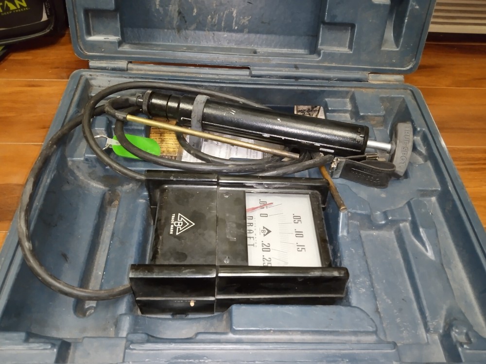 Bacharach 10-5022 Co2 Gas Analyzer Kit NICE Incomplete Set