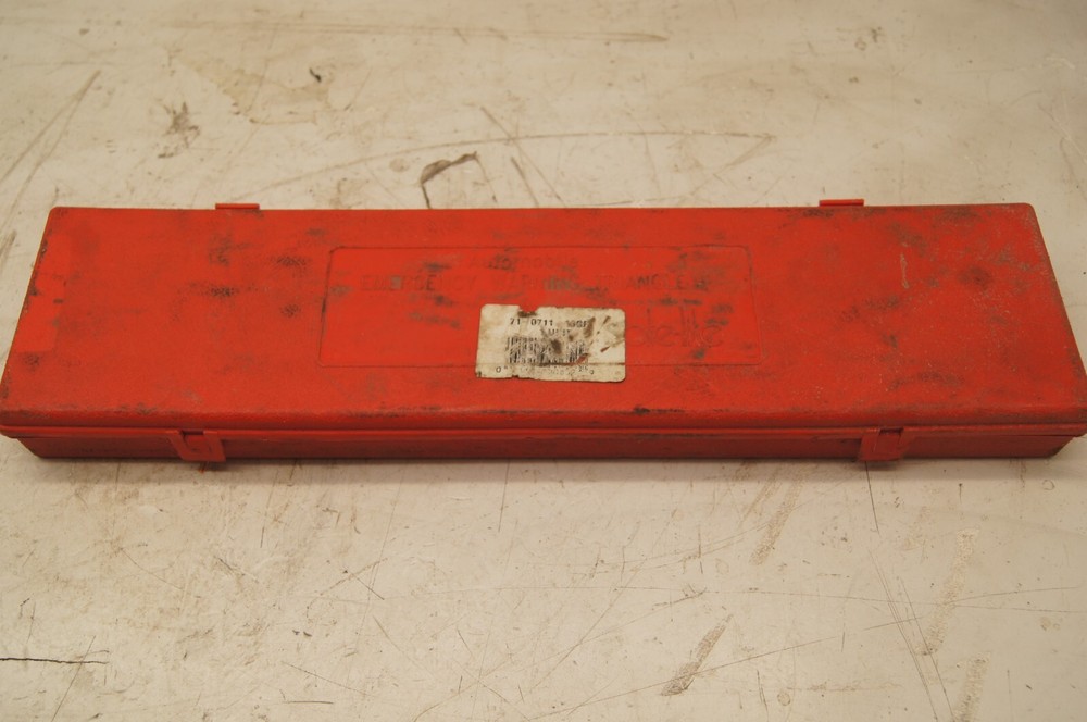 Automobile emergency warning triangle