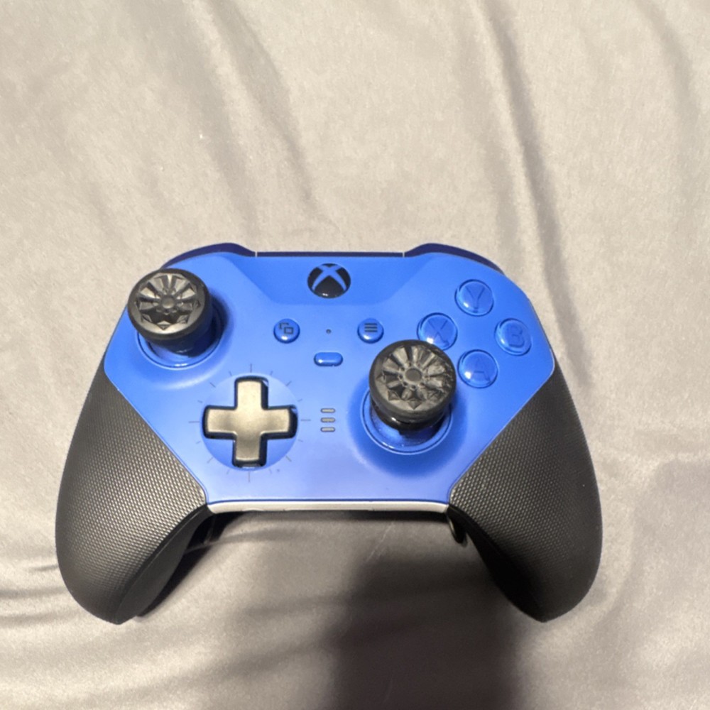 Xbox Controller Bundle with Carrying Case, Thumbstick & D-pad Attachments