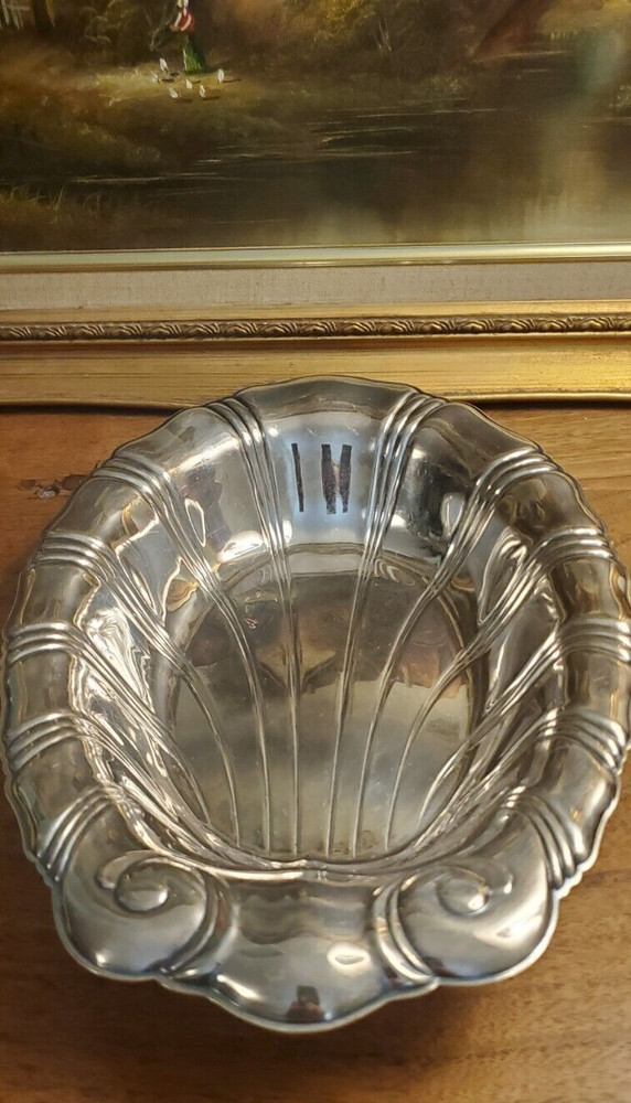 Vintage Silverplate Oval Vegetable Bowl International Neptune Pattern Shell Form