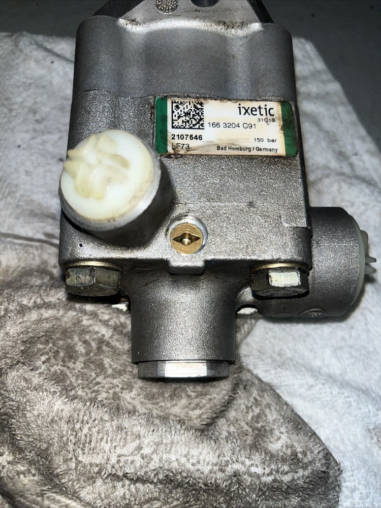 1663204C91 INTERNATIONAL POWER STEERING PUMP IXETIC LF73