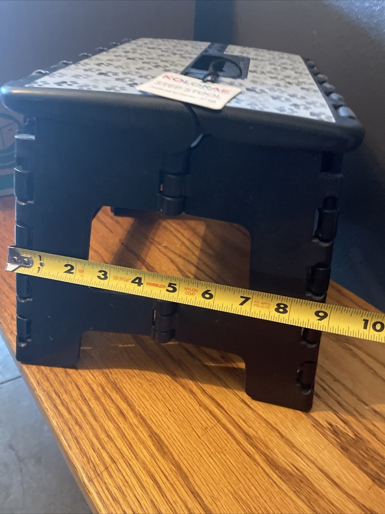 9" KOLORAE "Paws" Folding Step Stool NEW! holds 200 pounds.