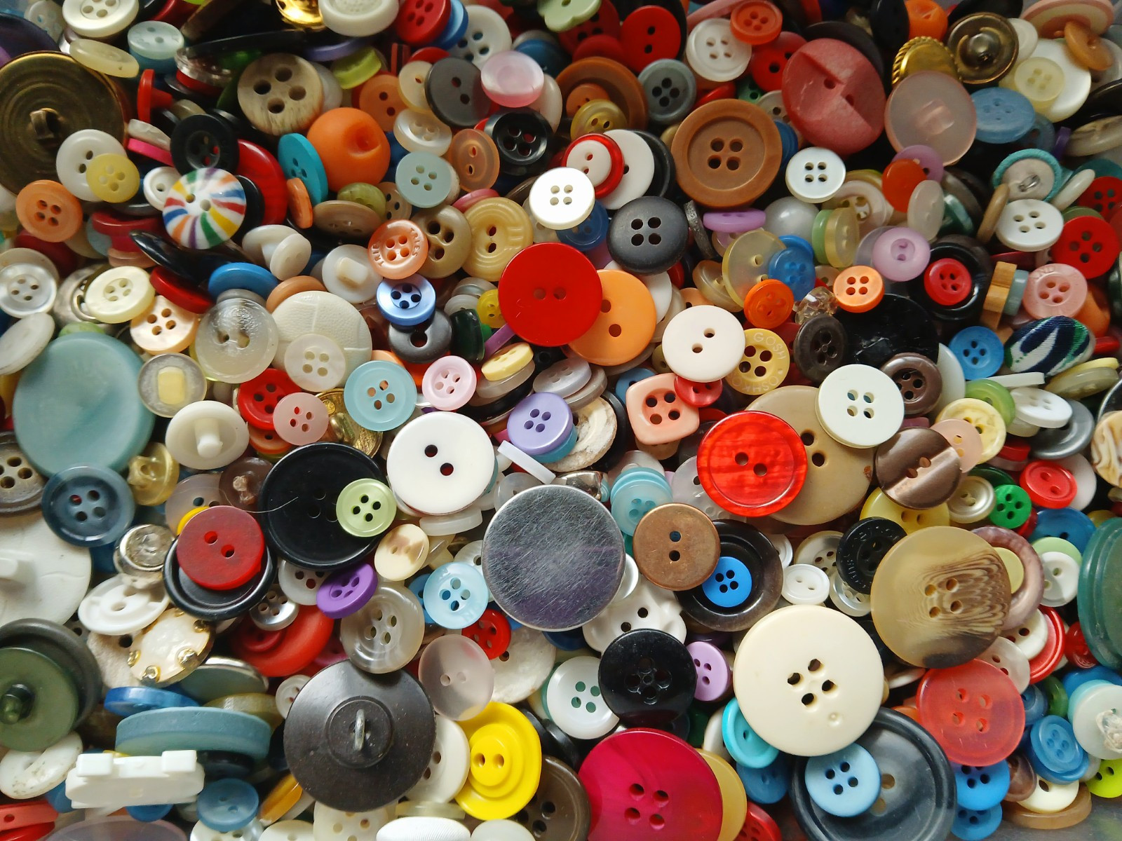 1000, 500, or 200 Sewing Buttons: Assorted Mix of New and Vintage