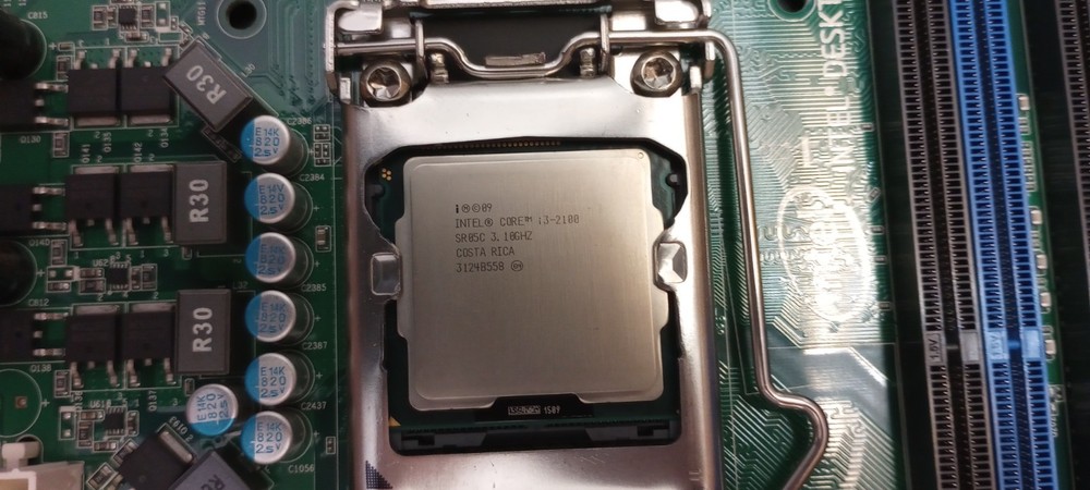 Intel DQ67SW Motherboard and CPU