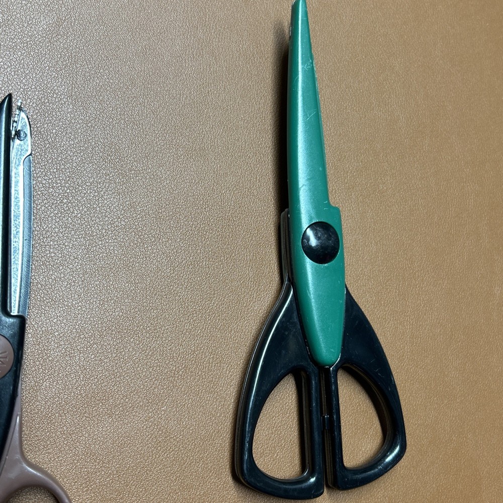 Pioneer Memory Cut & Fiskars Scissors Crafting Scrapbooking