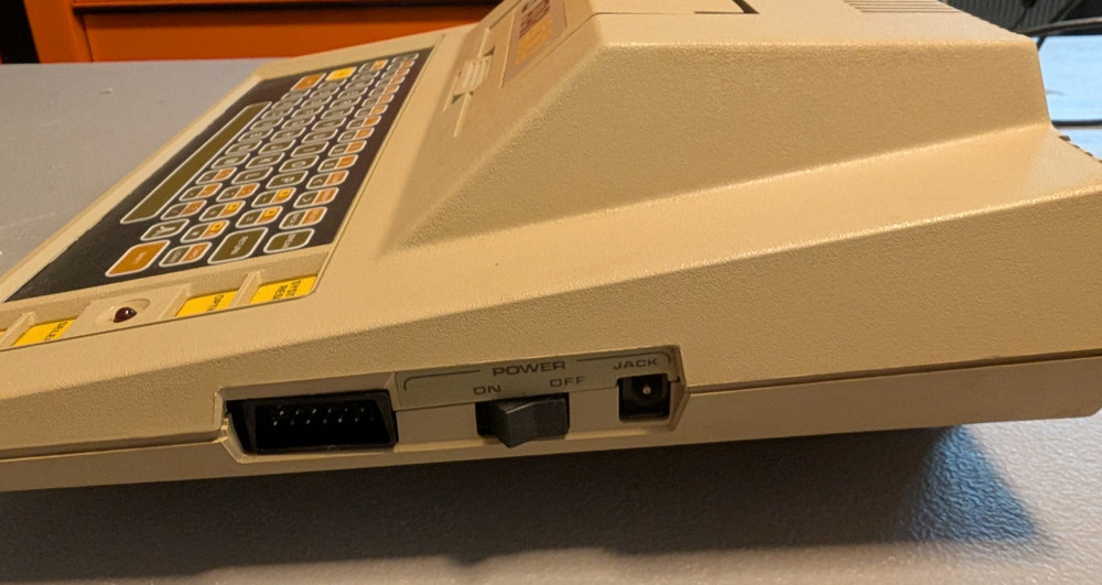 Atari 400 Home Computer - Tested working