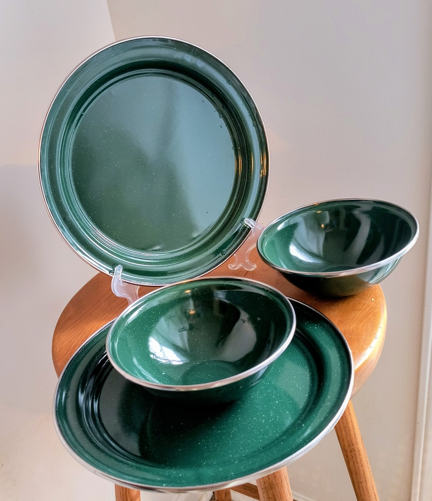 GSI Outdoors Pioneer Green enamelware 2 Serving Plates/2 Bowls camping prepping