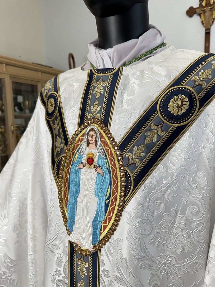 WHITE MARIAN VESTMENT CHASUBLE & STOLE
