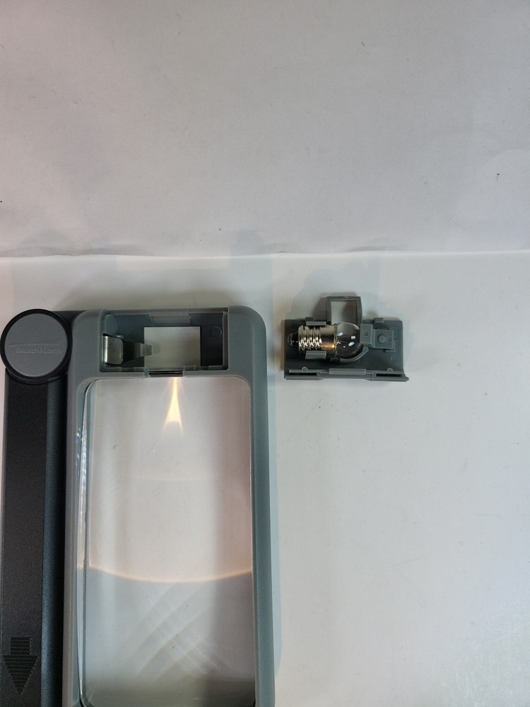 Bausch & Lomb Illuminated Magnifying Glass Rectangular+Batteries NICE Condition