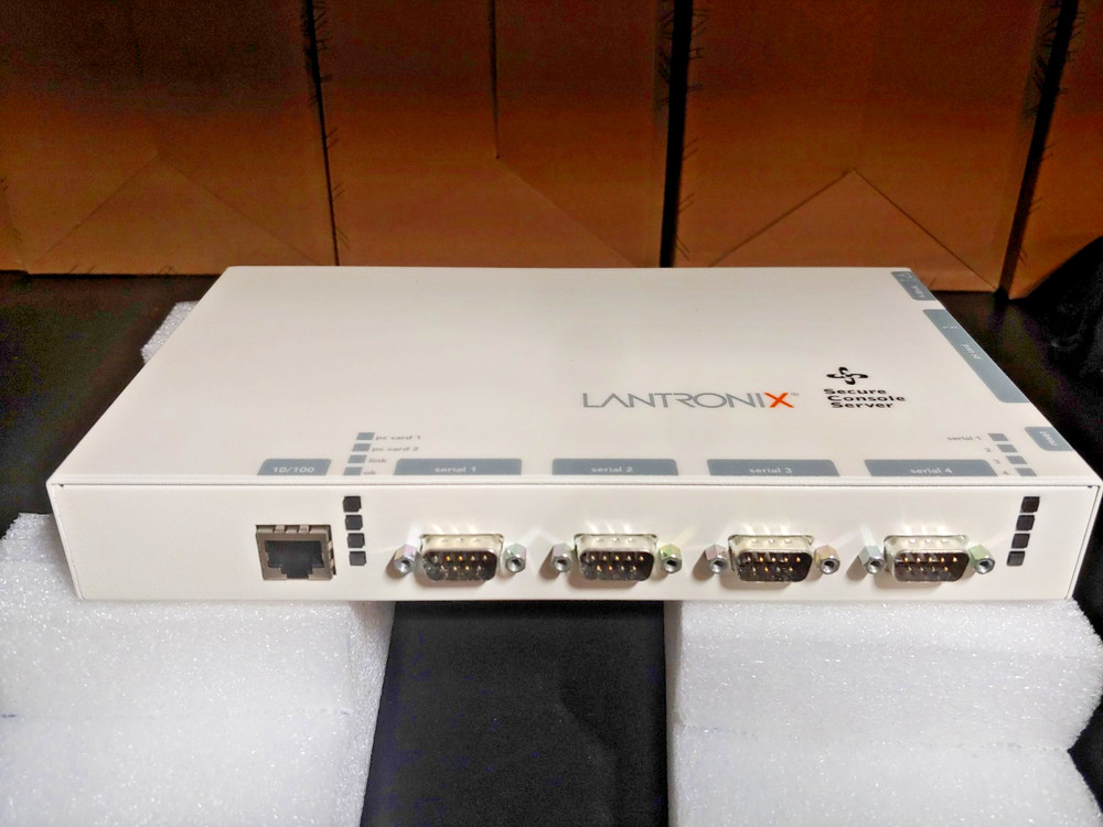LANTRONIX SCS400 Secure Console Server New in Box