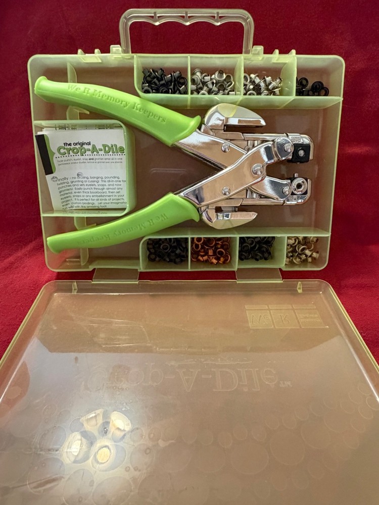We R Memory Keepers ‘Crop-o-Dile’ Tool in Case