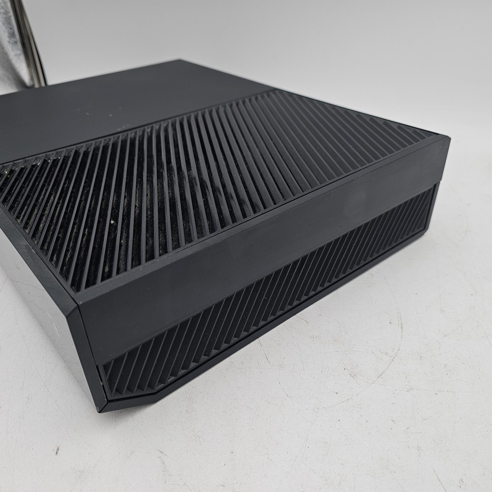 Microsoft Xbox One 1TB Original Console W/ Controller Tested 2 Game Bundle 1540