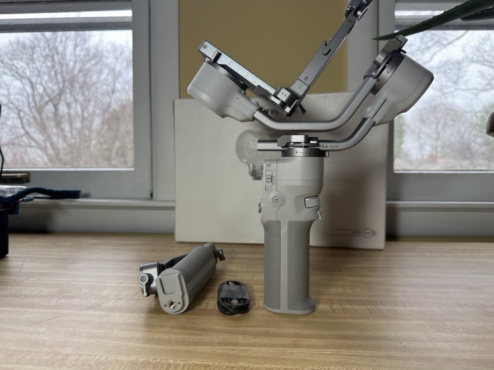 *READ* Dji Rs 4 Mini Combo, Gimbal Stabilizer For Cameras