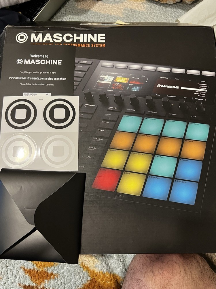 Native Instruments MASCHINE MK3 Sampler & Sequencer, 16 Pads, USB