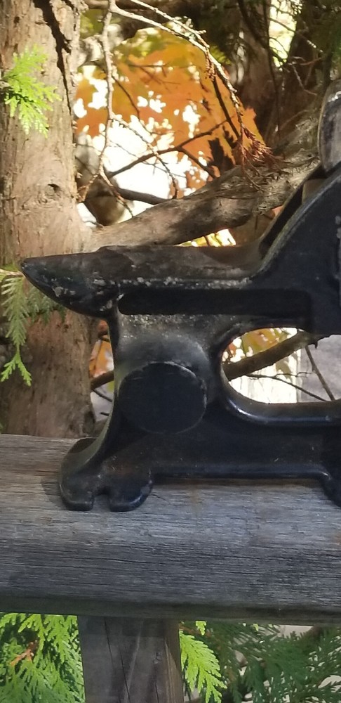 ANTIQUE CAST IRON / BRASS PUNCH BEST YET RIVET PRESS LEATHER WORK