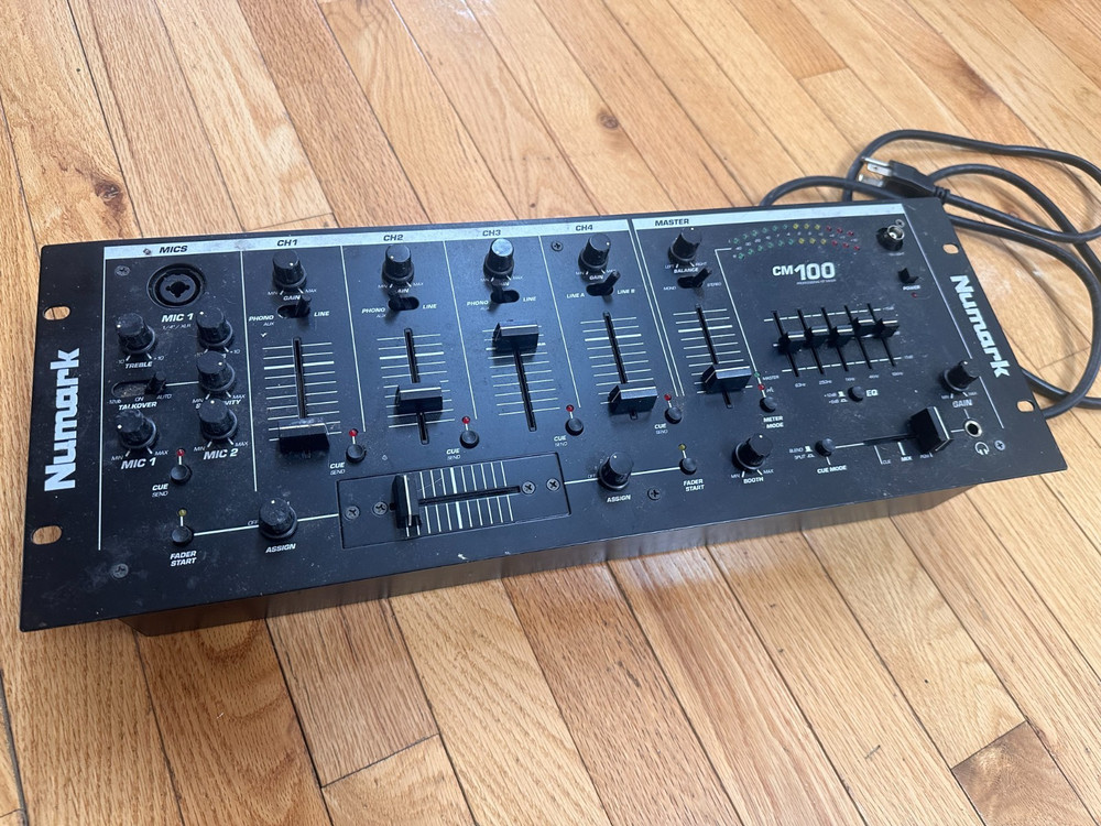 Numark CM100 Club Rack Mount Mixer - Works!