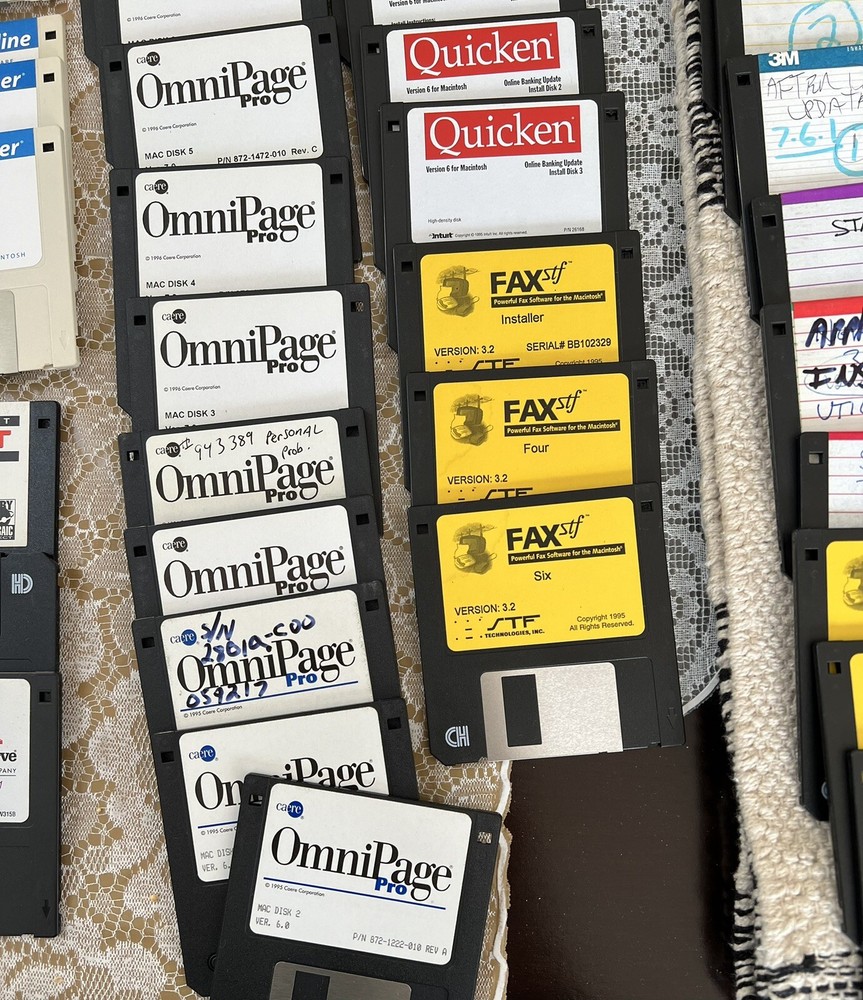 87 Diskettes Floppy Disk Vintage Macintosh Software & Cabinet