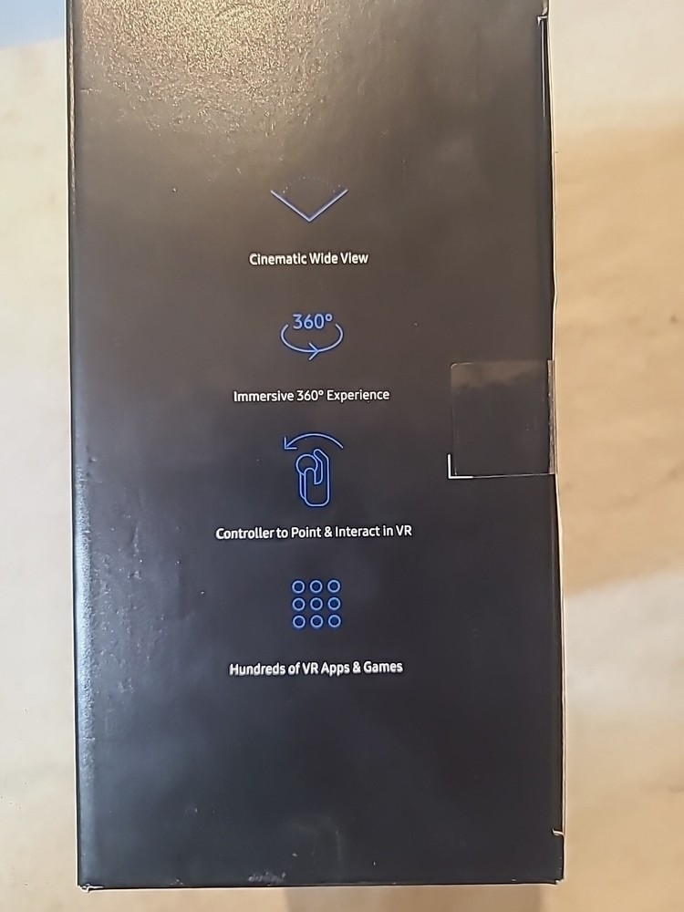 Samsung SM-R324 Gear VR W/Controller Powered by Oculus