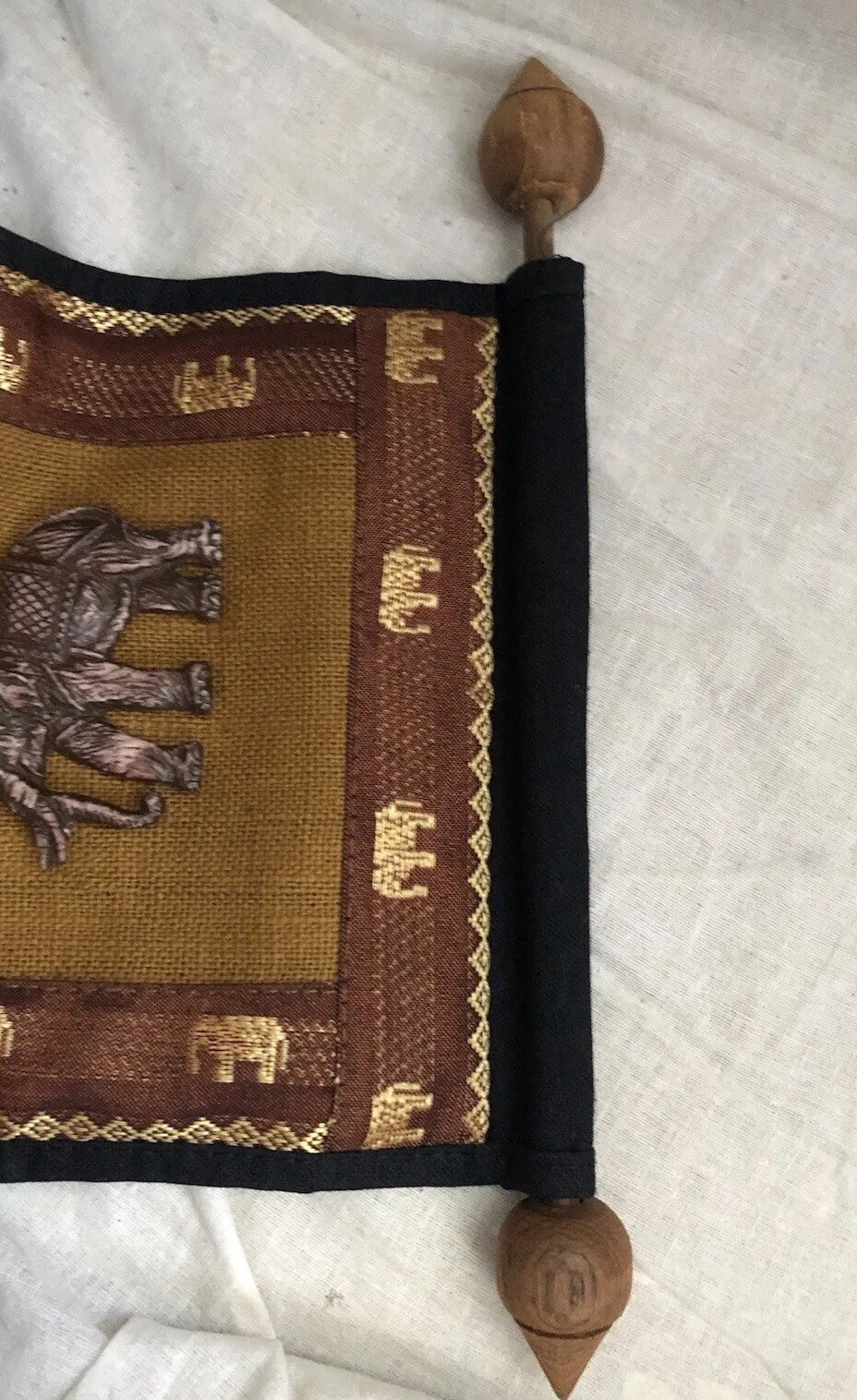 Tapestry Scroll Decoration Wall Hanging Elephants Pattern Pockets Brown Hues